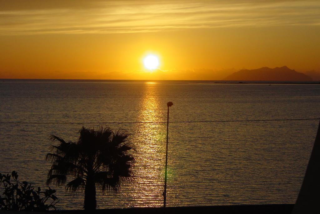 Bed and Breakfast Sunrise Stagnone - Kitesurf Spot Марсала Екстер'єр фото